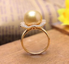 花瓣形浓金珍珠戒指